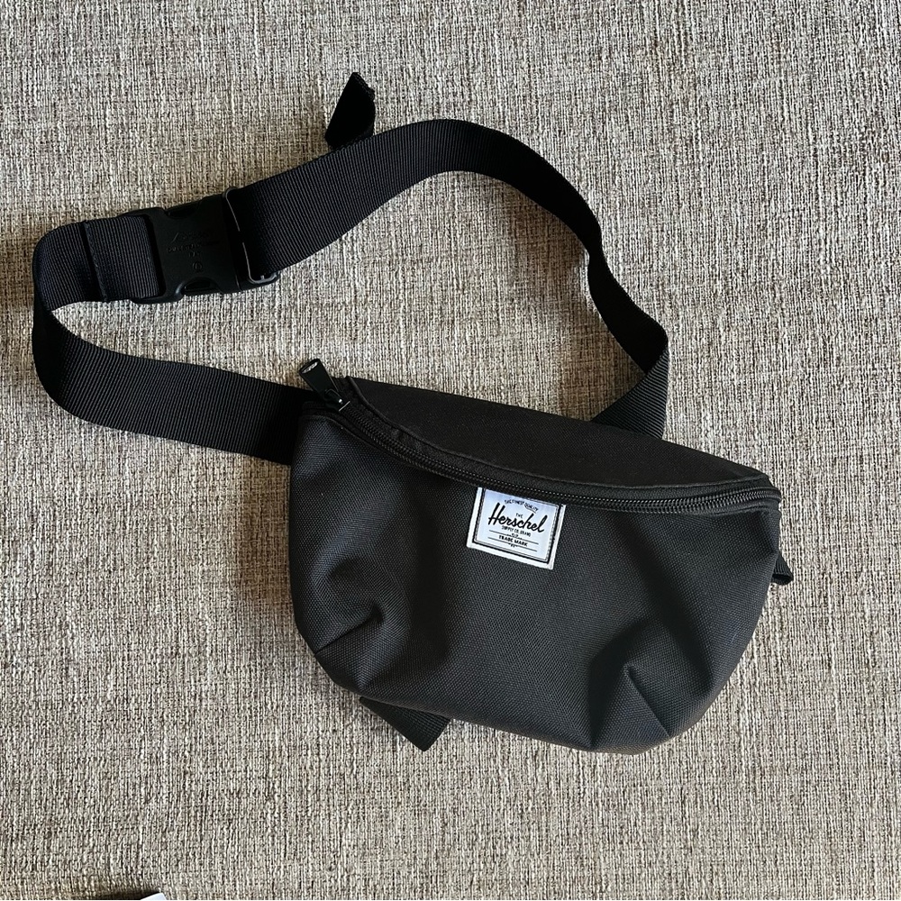 Hershel Crossbody Belt Bag in Black